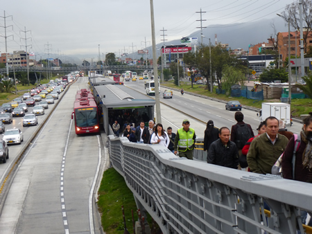 Nuevo acceso peatonal a la Estación Alcalá. Autopista Norte.