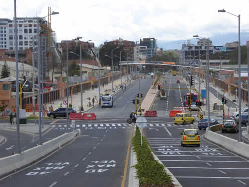 Corredor de la Carrera 11 visto desde el puente vehicular que levanta la vía sobre la avenida Novena