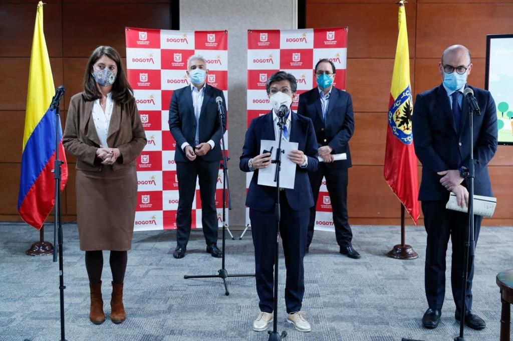 Alcaldesa, vicepresidenta y director del idu en rueda de prensa 