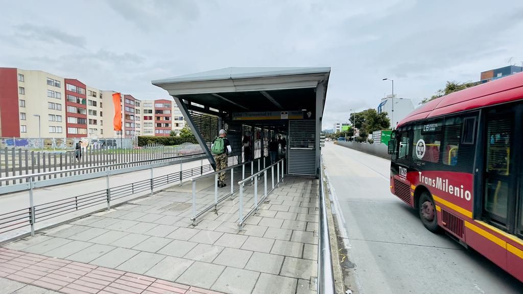 Foto estación de TransMilenio 
