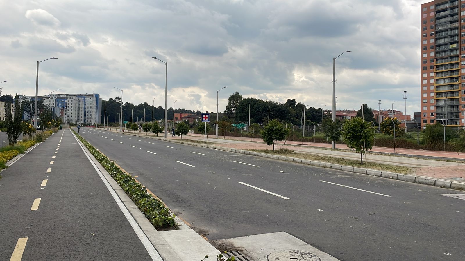 Fotografía tramo 4 de la avenida Guayacanes