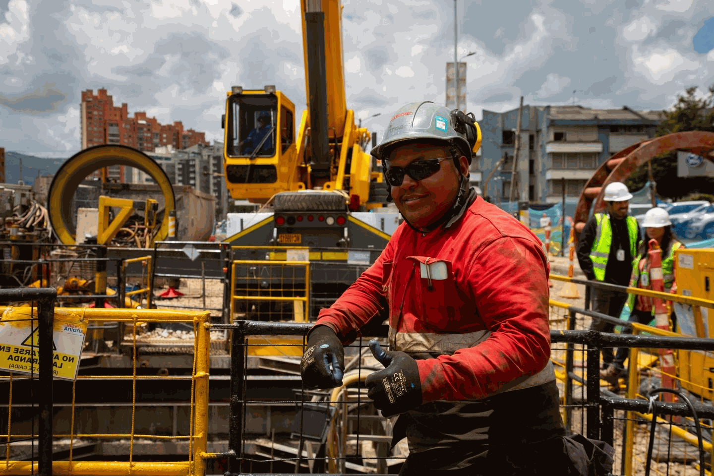 Un trabajador de obra durante la perforación con la metodología Pipe Jacking