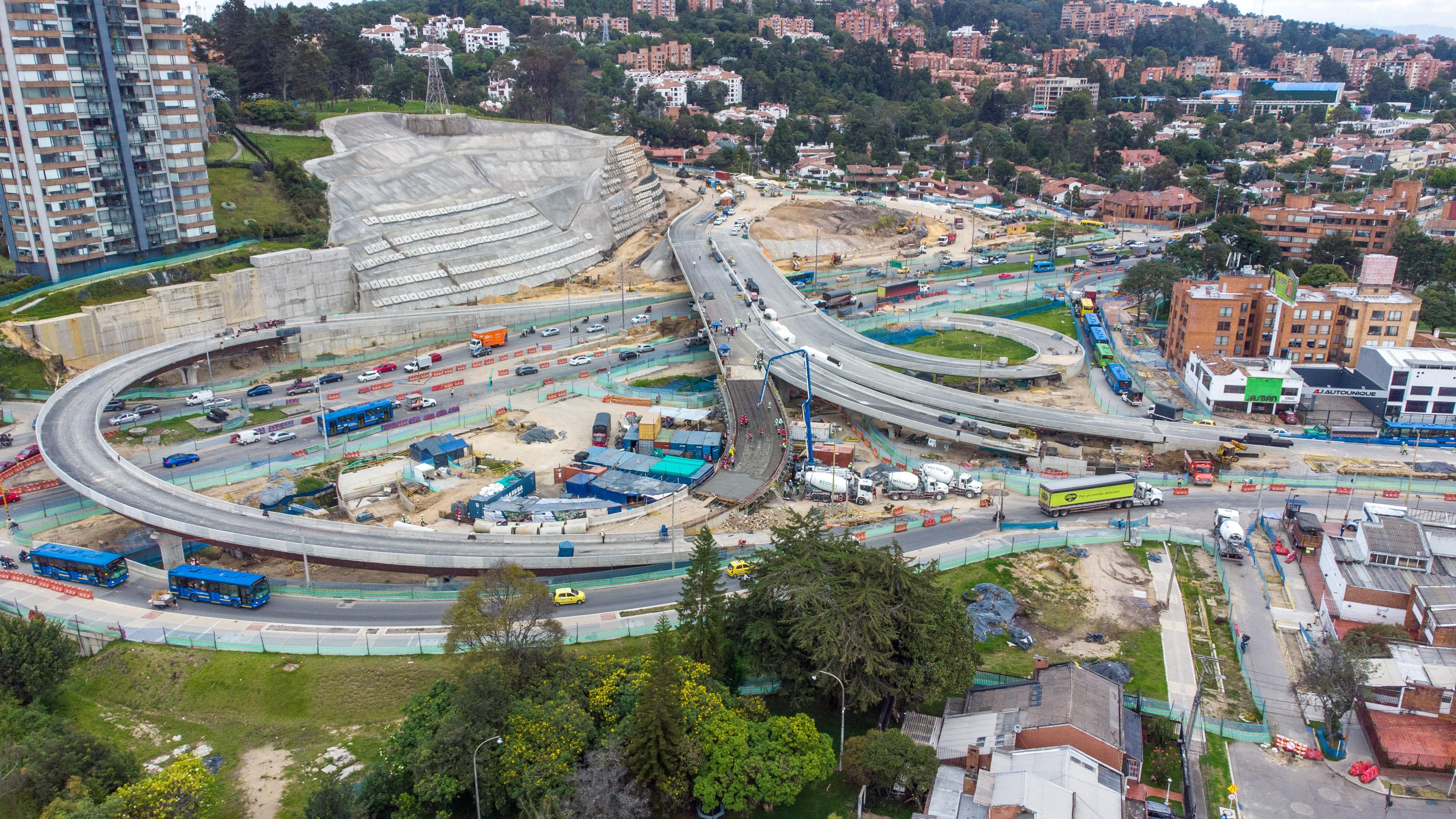 Panorámica que da cuenta de los avances en la construcción de los puentes de la calle 127 con av. Boyacá